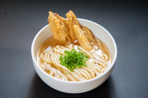 博多の定番“ごぼう天うどん”