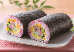 <サラダカフェ>ビーツライスとローストビーフの恵方巻き