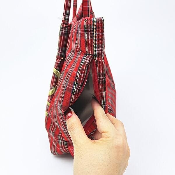 サンリオのハローキティ×ルートートのチェックトート