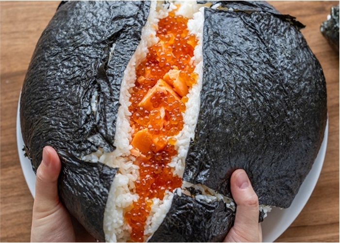 総重量約2kgの迫力満点“夢のおにぎり”