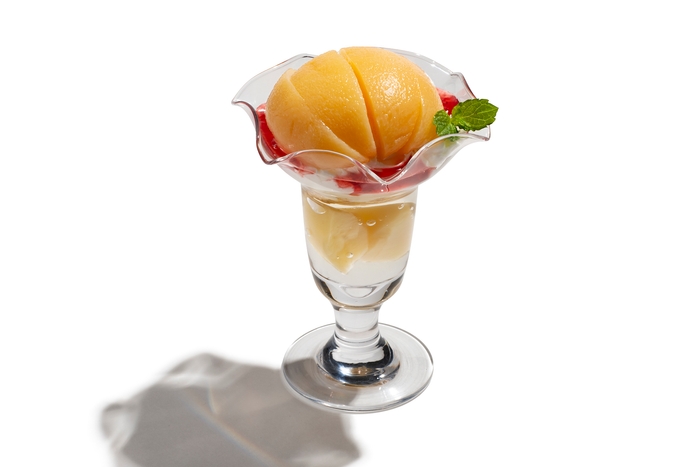 季節のフルーツパフェ(桃)