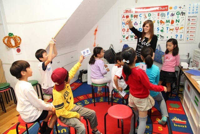 子どもたちは自ら積極的に学びを深めます