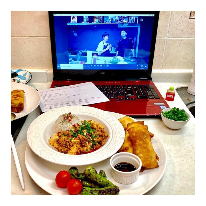 オンラインでプロと一緒に料理を作る