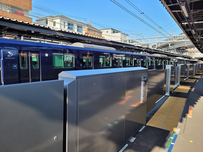 西谷駅のホームドア 