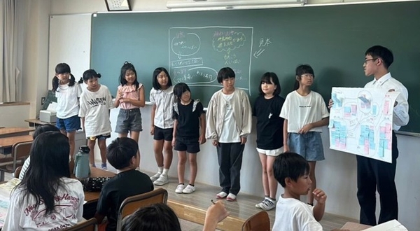 令和6年(2024年)開催時のグループワークで参加者が発表する様子