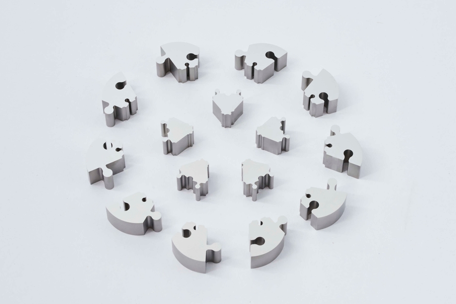 鏡面加工によりピースの表裏が分かりにくい