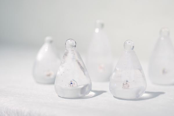 ガラスを通して光を楽しむ