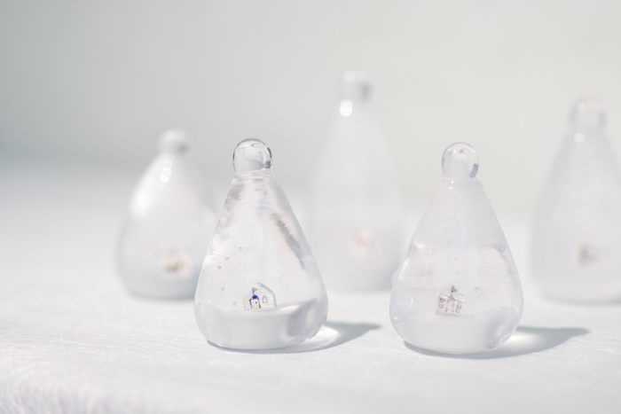 ガラスを通して光を楽しむ