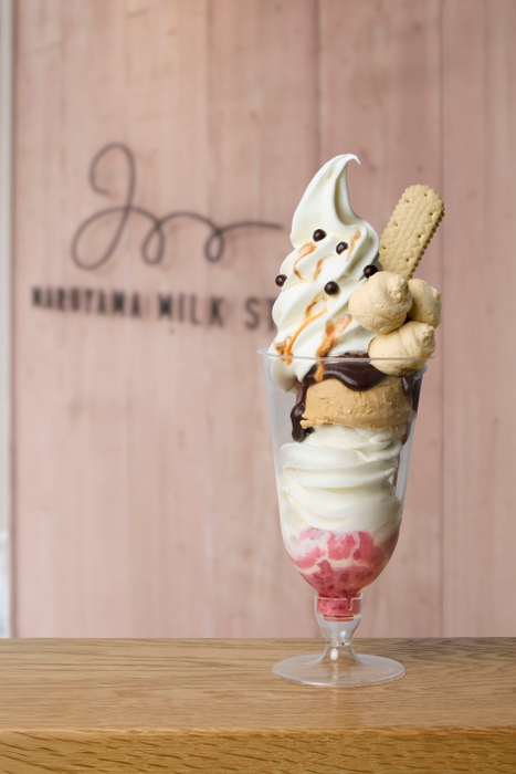【円山牛乳販売店】キャラメルとチョコレートの牛乳パフェ