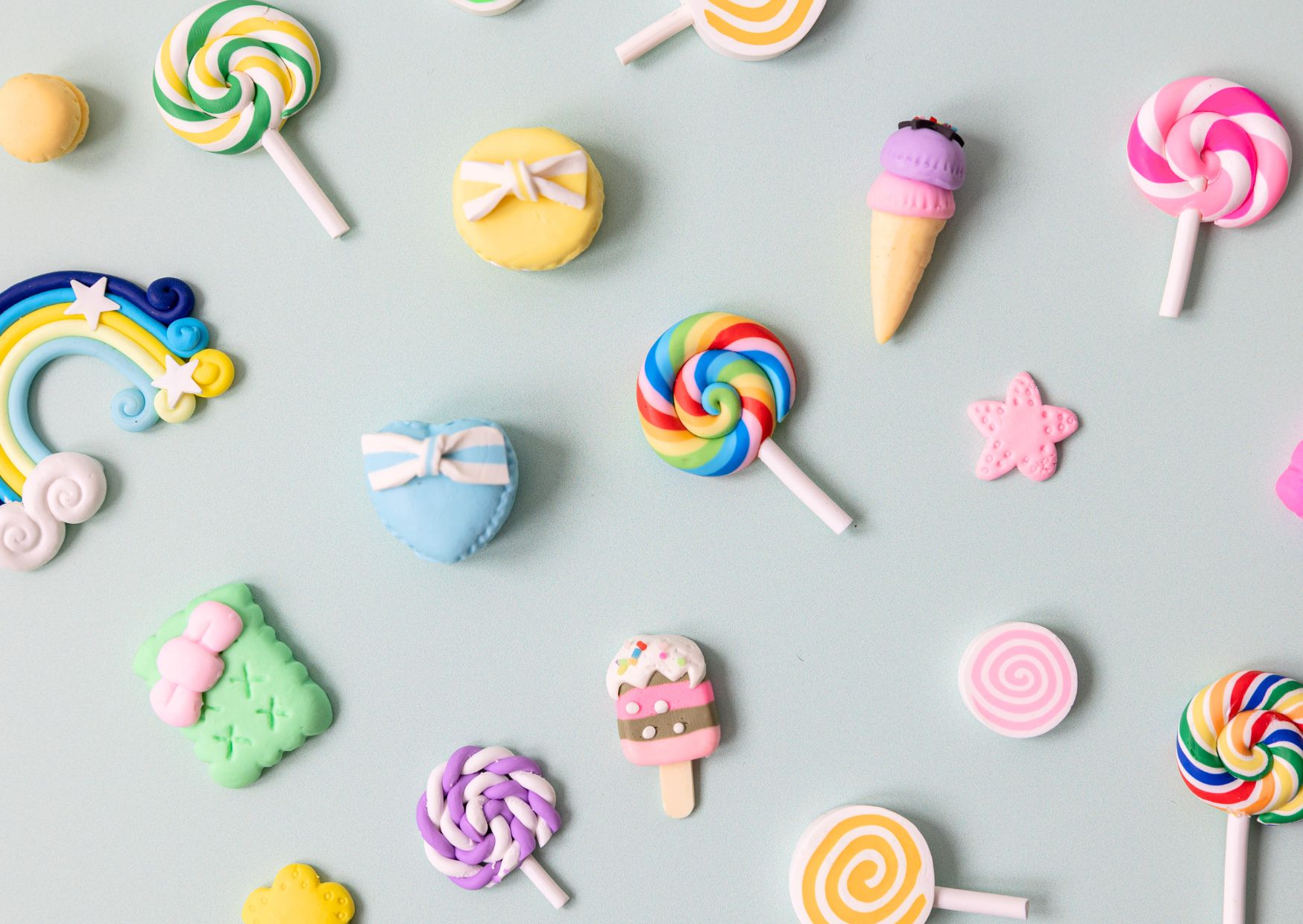 【8月2日はおやつの日】保育士に聞いた!就業時間内にお菓子を食べる時間がある先生は 「仕事満足度」「職場満足度」が高い