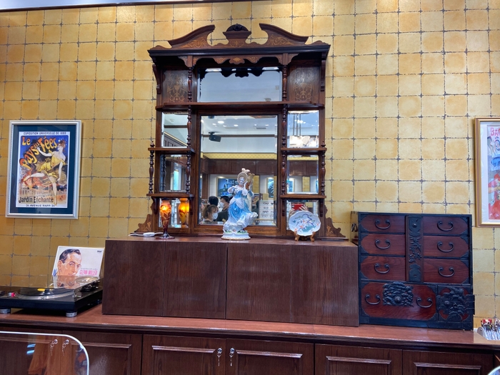 店内アンティークの和家具