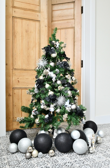 シルバー&ブラックツリー