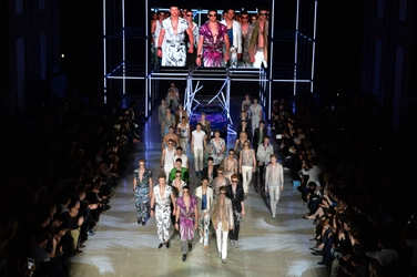 Roberto Cavalli 2015春夏メンズコレクションをミラノで発表