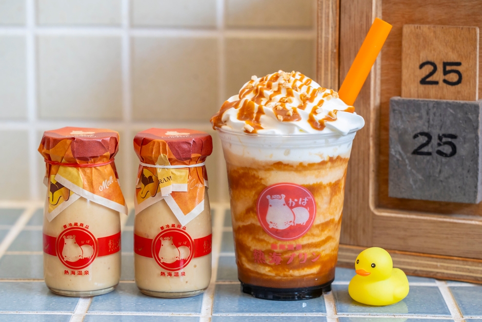 第三弾は『とろけるキャラメルプリン』(左・中央)、『キャラメルプリンスムージー』が登場!