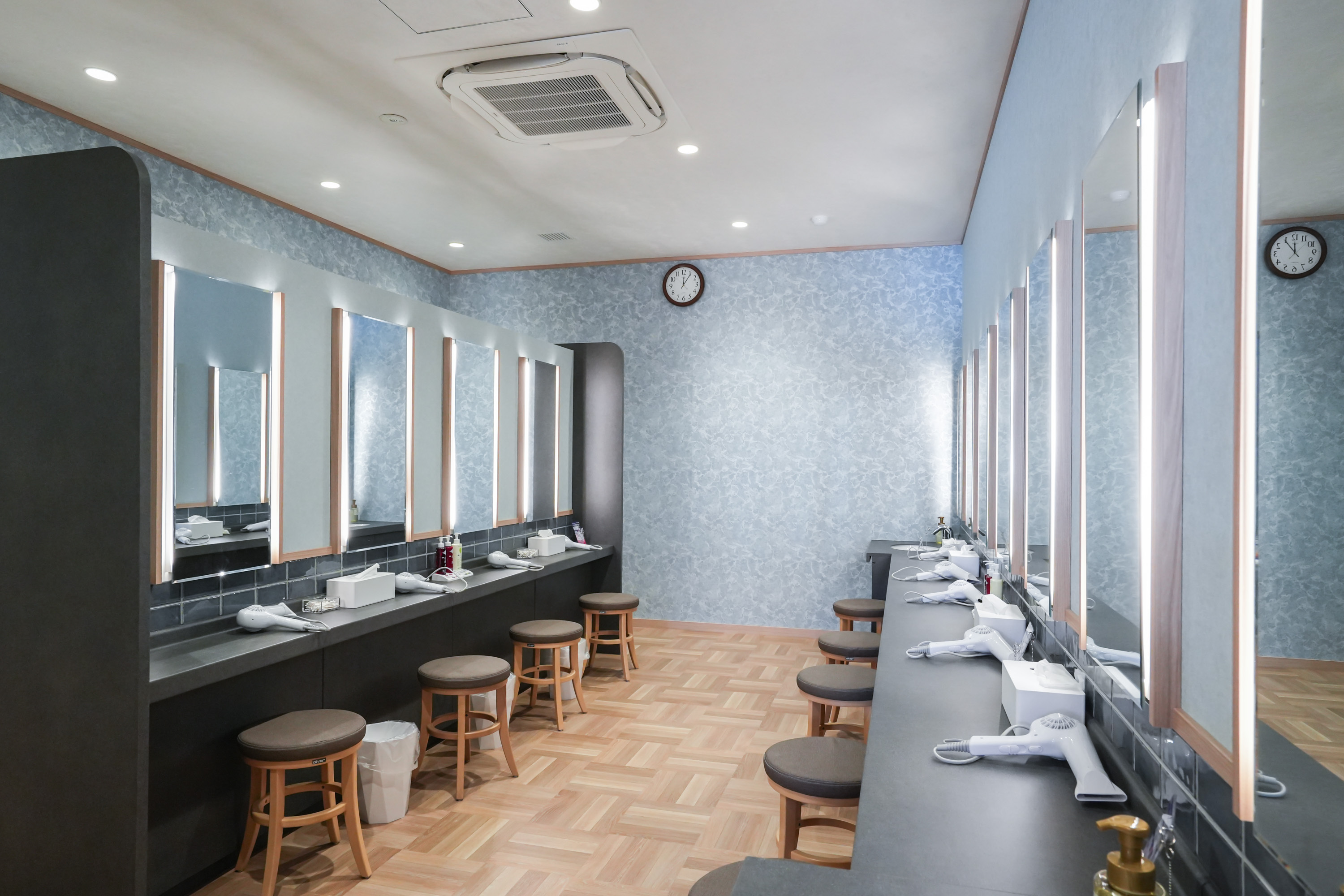 女性脱衣所パウダールーム