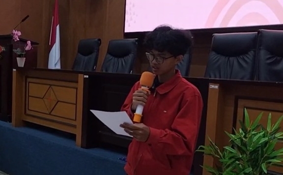 【画像(5)】自己紹介に挑戦する学生