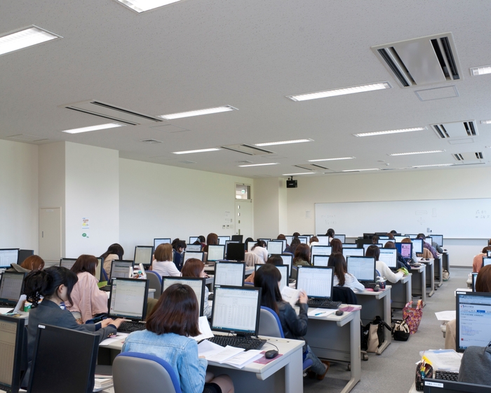 和洋女子大学 PC教室の授業風景
