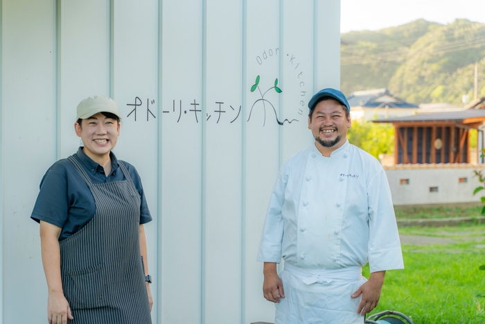 オドーリ・キッチン（シェフ：右、パティシエ：左）