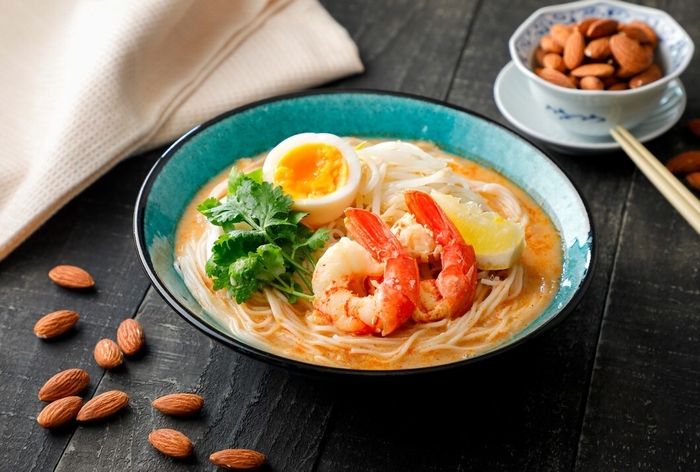 夏に残ったそうめんアレンジ!アーモンドミルクラクサ風にゅうめん