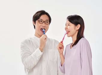 夏の疲れがお口に出る！？ 季節の変わり目の口臭ケアに舌ブラシを活用　 歯磨きだけでは取り切れない「舌汚れ」対策について SHIKIEN公式HPにて公開