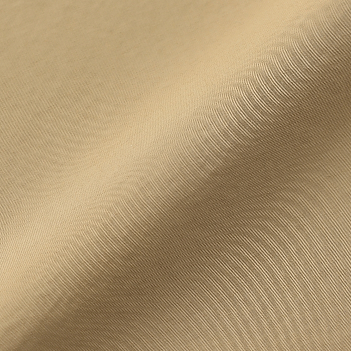 高い機能性とハリ感のあるタフタ生地