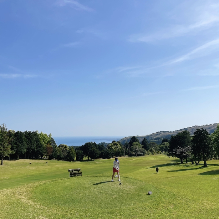 太平洋を一望する絶景のコースで、ナイスショットを狙って!
