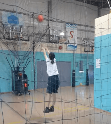 自主練習する中学生