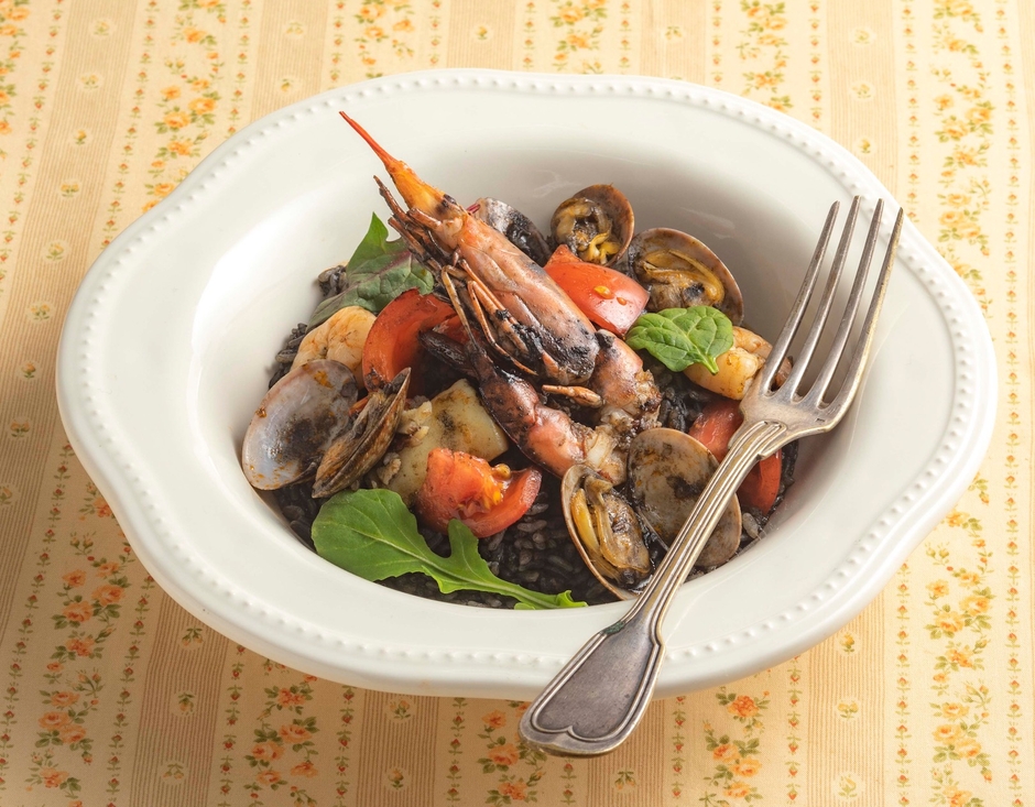 石播きとまとのイカスミペスカトーレリゾット ¥1,430