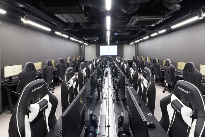 7F「esports Room」esportsフロア