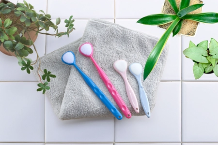 在宅介護における「口腔ケア」見直してみませんか？ 舌ブラシのシキエンが在宅介護従事者722名にアンケート実施！