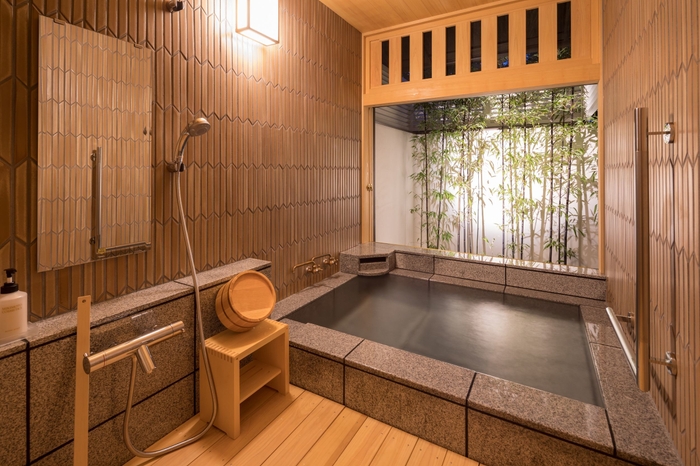 源泉掛け流し風呂付きの離れ客室『待月庵』