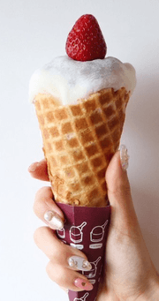 焼きたてコーンの苺大福ソフト