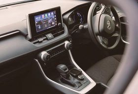 車内が“もう一台のスマホ”に変わる！純正ナビをそのままAndroid化する高性能AI Boxが、約2万円で手に入る特別価格で登場
CarPlay／Android Autoをワイヤレス化、動画・ナビ・通信を1台で