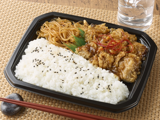 油淋鶏&麻婆春雨弁当 内容量50%増量 イメージ