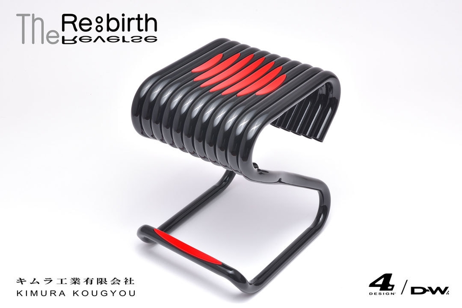 ピアノブラック+ルージュの背面