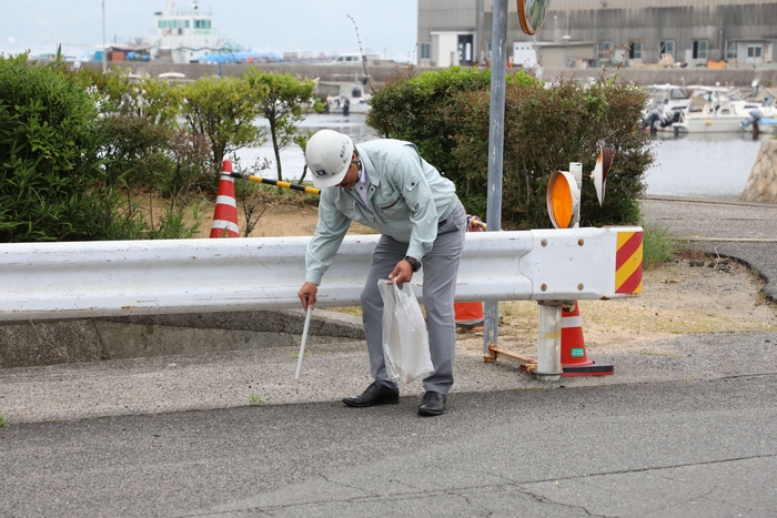 吸い殻などの小さなゴミも見落とさず拾った