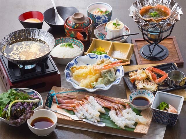 日本海ズワイガニ金箔しゃぶ鍋　9,500円(税抜)～