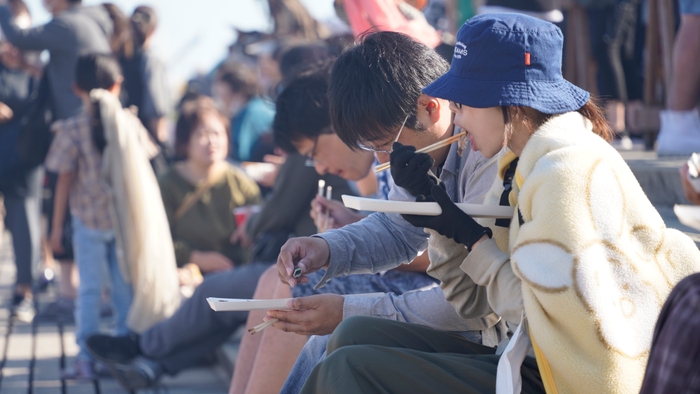 焼きたてのさんまを場内でお召し上がりください