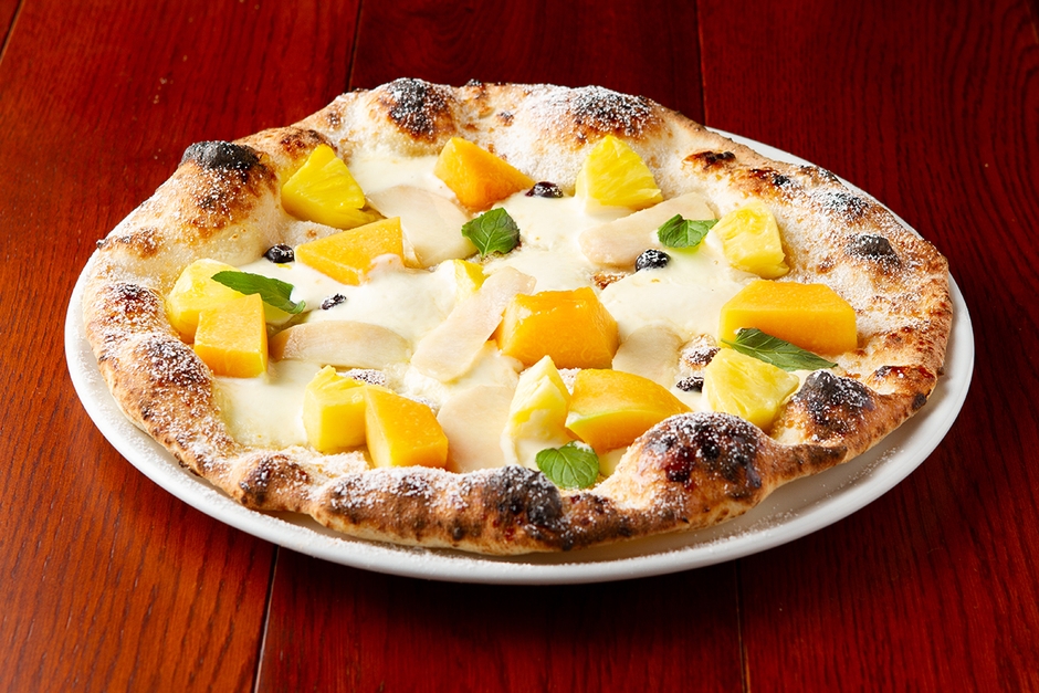 旬のフルーツを使用したピザ