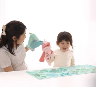 パペット＋タオルでぬいぐるみにもなる知育玩具が登場！ ミニえほん付きで読み聞かせやなりきり遊びができる