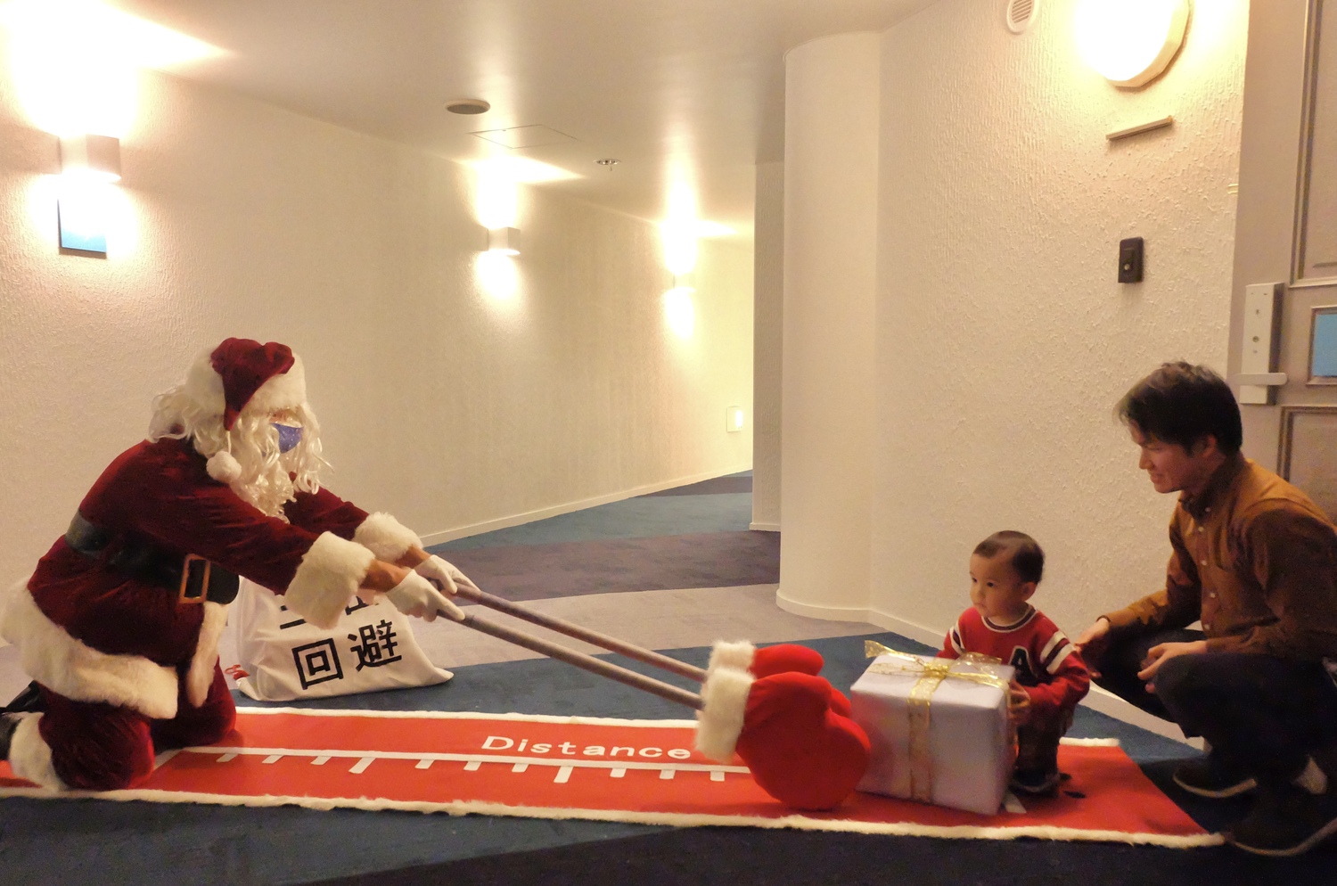 【リゾナーレ熱海】サンタクロースがソーシャルディスタンスをとりプレゼントをお届け! 『「NO密!花火クリスマス」イベントのコロナ対策 ~デリバリーサンタ編~』の動画を公開