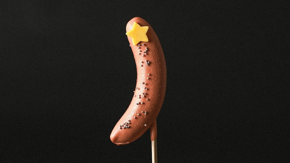 「Confiture H」による「月見ノスイーツ」/三日月形の「フローズンピンクチョコバナナ」