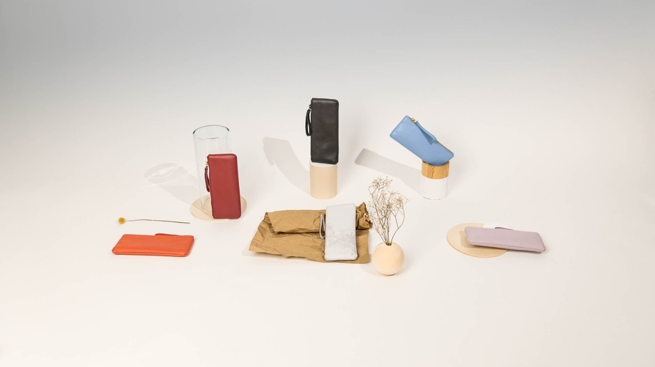 特典：アップレザーペンケース MAIA