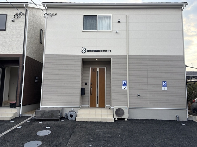 外観（無料の平置駐車場3台分）