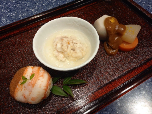 京丹後市の食のふるさとづくり「＆TANGOプロジェクト」 人気の名店・シェフとのコラボレーションにより、 京丹後市産の厳選食材を使用したオリジナルコース料理が完成！ 東京・京都・大阪の10店で「京丹後」の味がご堪能いただけます！