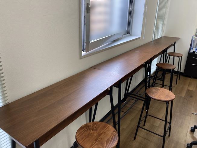 【渋谷エリア・居抜きオフィス】“足元を変えるだけでこんなに変わる”!オールフローリング床でシックなおしゃれ内装のフロアが募集中!!!