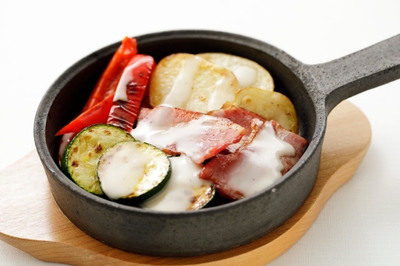 焼き野菜の4種のチーズソースがけ