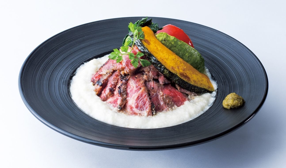 <曇家の美食>あっさり塩ダレの熟成ステーキ丼 ~4種の彩り野菜添え~ 1,180円(税抜)