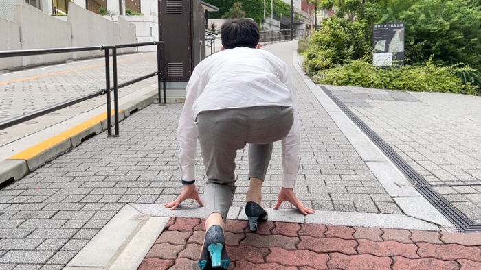 パンプス社長が疾走し始める様子