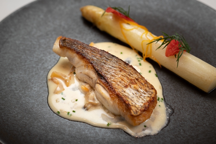 魚料理 鹿児島県産 天然真鯛とホワイトアスパラ